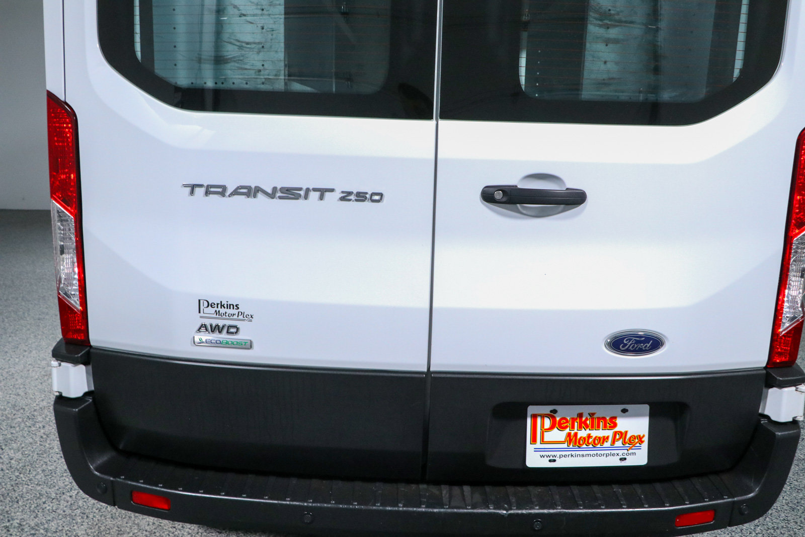 Used 2023 Ford Transit 250 Medium Roof AWD w/ Load Area Protection Package image 8
