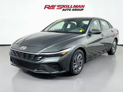 Used 2024 Hyundai Elantra SEL FWD image 3