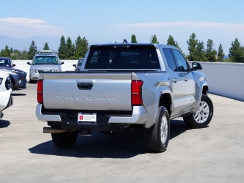 Used 2024 Toyota Tacoma SR5 AWD/4WD image 8