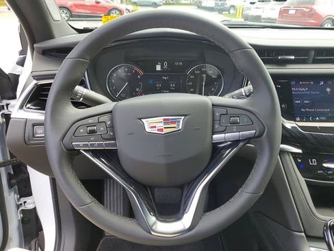 Certified 2025 Cadillac XT6 Premium Luxury FWD image 49