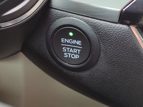 Used 2021 Ford Escape Titanium FWD image 22