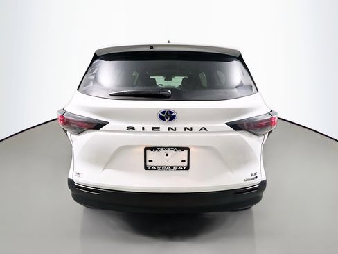 Used 2024 Toyota Sienna LE image 6