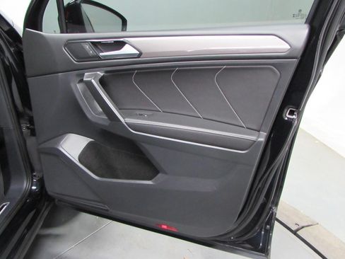 Used 2023 Volkswagen Tiguan SE R-Line FWD image 17