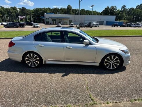 Used 2013 Hyundai Genesis 5.0 R-Spec RWD image 4