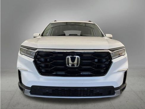 New 2025 Honda Pilot Touring image 10