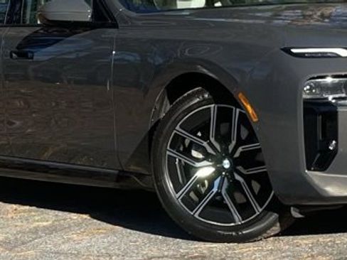 Used 2023 BMW 740i w/ Parking Assistance Package image 11