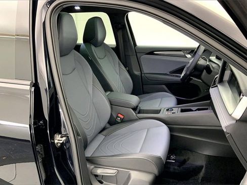 New 2026 Volkswagen Tiguan SE R-Line image 9