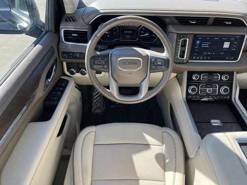 Used 2021 GMC Yukon XL Denali w/ Denali Premium Package image 14