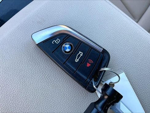 Used 2021 BMW 330i Sedan w/ Convenience Package image 13