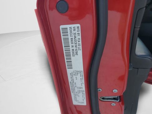 Used 2022 Jeep Compass Limited image 30