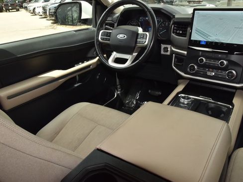 Certified 2022 Ford Expedition XLT RWD image 16