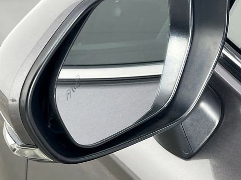 Used 2020 Toyota Camry XLE image 32