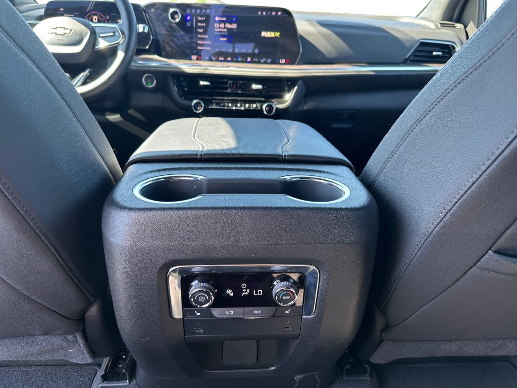 Used 2026 Chevrolet Suburban Premier AWD/4WD image 19