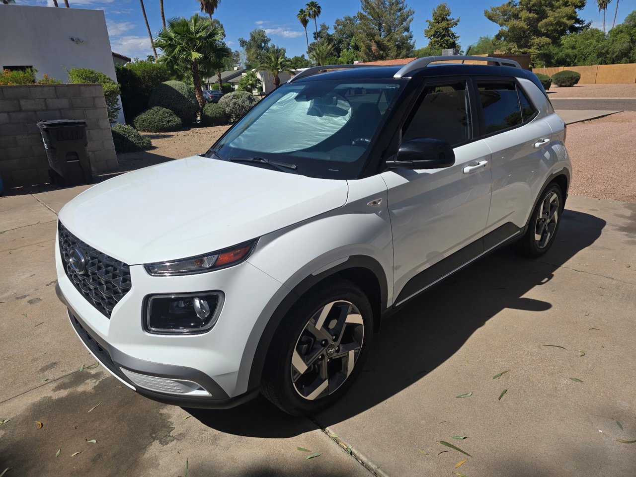 Used 2024 Hyundai Venue Limited FWD image 1