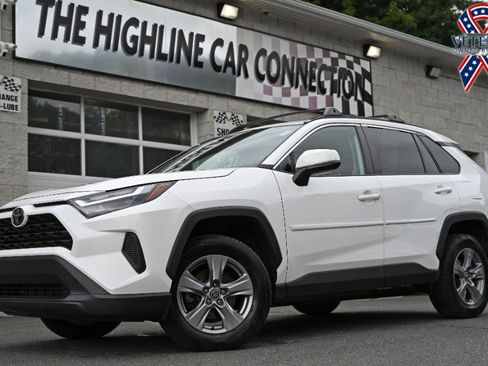 Used 2022 Toyota RAV4 XLE AWD/4WD image 1