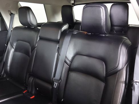 Used 2023 Nissan Pathfinder SL image 32