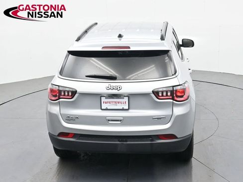 Used 2025 Jeep Compass Latitude AWD/4WD image 27