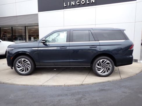 New 2025 Lincoln Navigator Reserve image 9