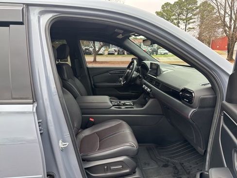 Used 2025 Honda Pilot Black Edition image 25