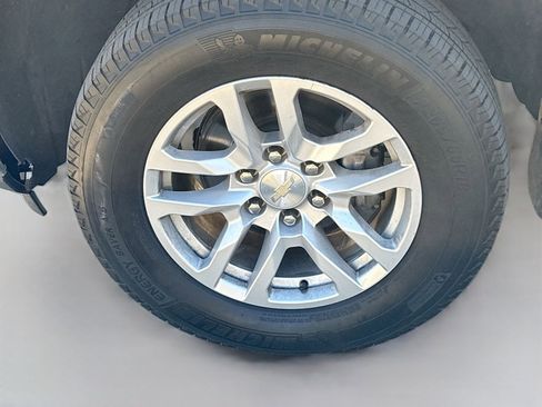 Used 2022 Chevrolet Silverado 1500 LT AWD/4WD image 22