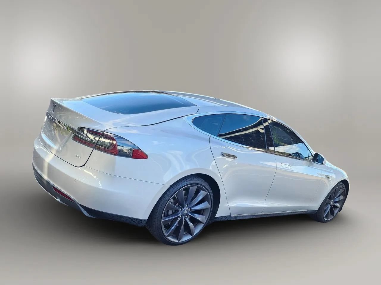 Used 2014 Tesla Model S 60 RWD image 4