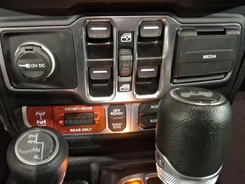 Used 2024 Jeep Wrangler Unlimited Rubicon AWD/4WD image 29