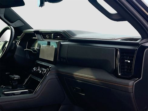 Used 2024 GMC Sierra 1500 AT4 w/ Technology Package image 30