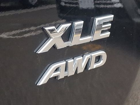 Used 2018 Toyota RAV4 XLE image 30