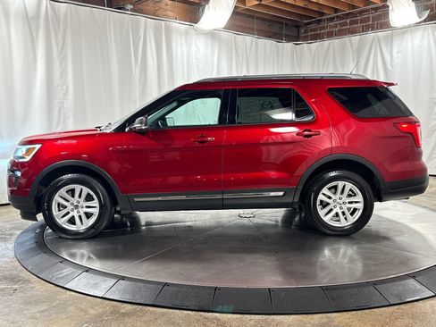 Used 2019 Ford Explorer XLT w/ Equipment Group 202A AWD/4WD image 8