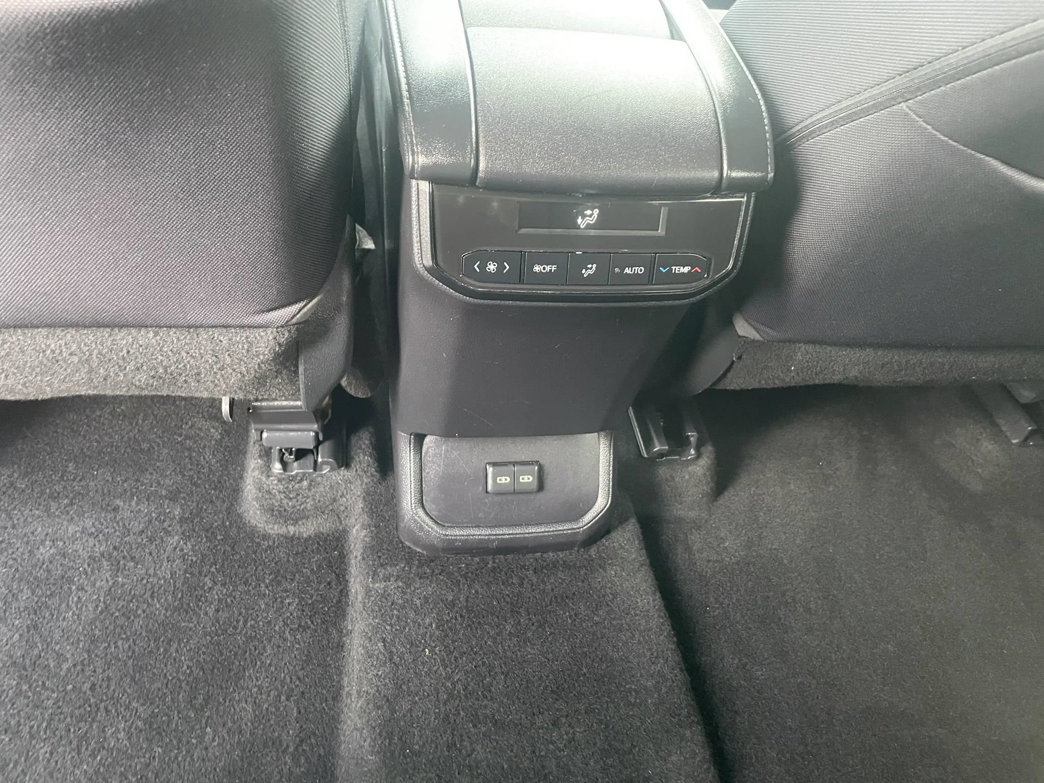 Used 2023 Toyota Highlander L FWD image 20
