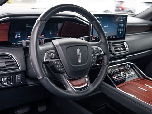 Used 2023 Lincoln Navigator Reserve AWD/4WD image 10