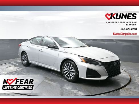 Used 2024 Nissan Altima 2.5 SV image 1