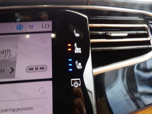 Used 2022 Jeep Grand Wagoneer Series III w/ Rear Seat Video Group 1 image 20