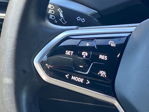 Certified 2022 Volkswagen ID.4 Pro RWD image 8