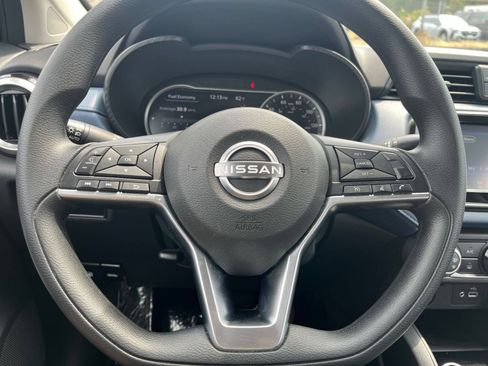 Used 2025 Nissan Versa SV FWD image 28