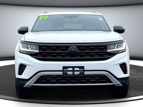 Used 2020 Volkswagen Atlas Cross Sport SE w/ Panoramic Sunroof Package image 2