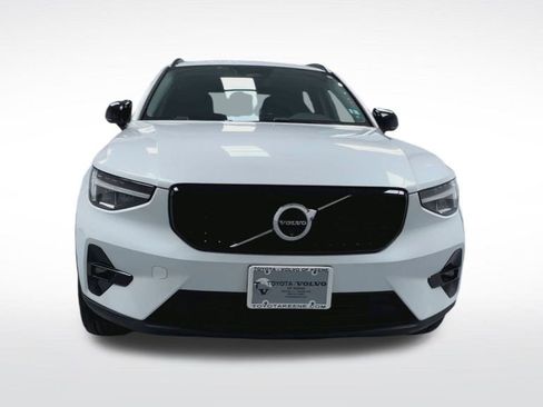 Used 2024 Volvo XC40 B5 Plus w/ Protection Package Premier image 20