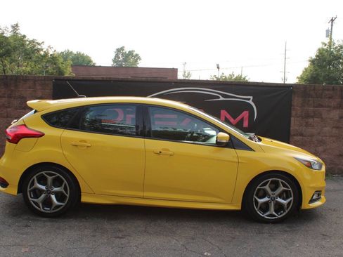 Used 2017 Ford Focus ST image 5