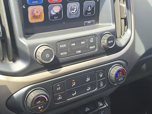 Used 2017 Chevrolet Colorado Z71 image 24