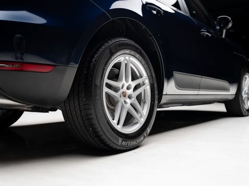 Used 2018 Porsche Macan AWD/4WD image 76