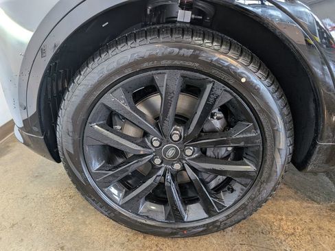 New 2026 Land Rover Discovery Limited Edition image 25