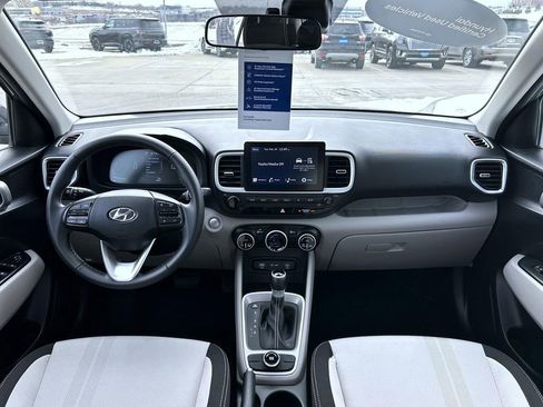 Used 2025 Hyundai Venue SEL image 12