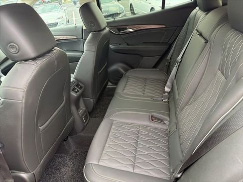 Used 2021 Buick Envision Avenir w/ Technology Package II image 16