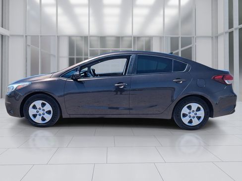 Used 2018 Kia Forte LX FWD image 2