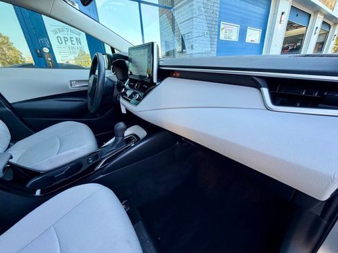 Used 2021 Toyota Corolla LE FWD image 27