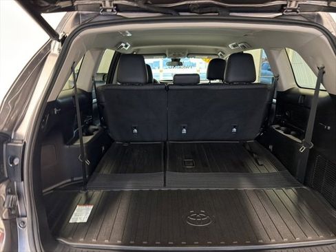 Used 2017 Toyota Highlander Plus image 15