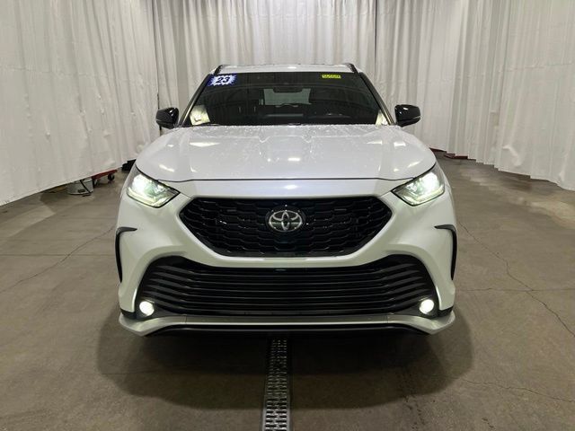 Used 2023 Toyota Highlander XSE AWD/4WD image 9