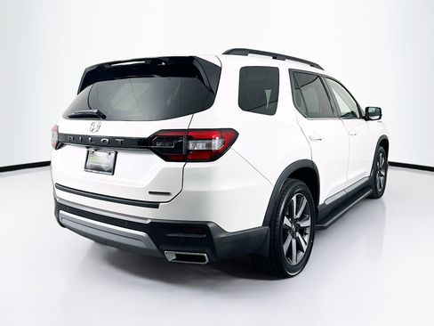 Used 2024 Honda Pilot Touring image 9