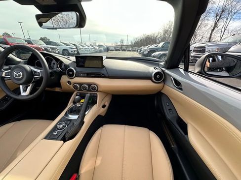 Used 2025 MAZDA MX-5 Miata RF Grand Touring image 27