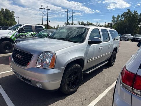 Used 2013 GMC Yukon XL SLT w/ SLT-2 Equipment Package AWD/4WD image 3
